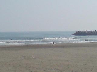 ショルダーの残る形のいい波です