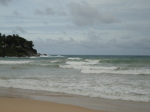 サーフトリップ最終日はオンショア強