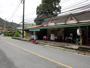 カタ地区にあるローカル食堂