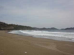 高知県生見海岸は関西サーファーの聖地、今日は波が高かった