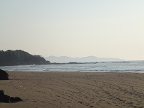 サイズは小さいですが、なんとか遊べそうな双海ビーチ