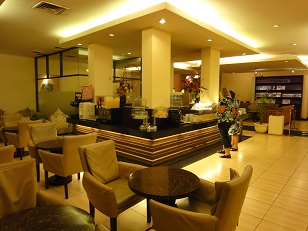 ングラライ空港のラウンジ