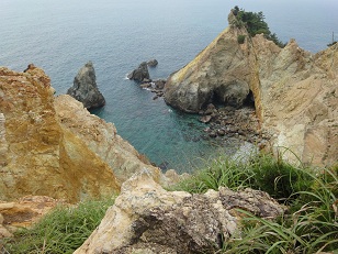 黄金崎の断崖絶壁の景色