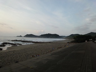 サーフィンポイント生見海岸の風景