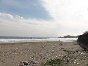 地形の悪い生見海岸