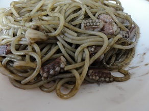 イカスミのパスタ