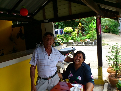 ローカル食堂のオーナー夫妻