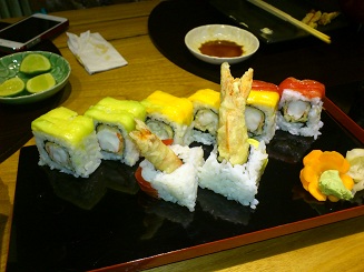 カラフルなレインボーロール。。。味はどうだろうか？