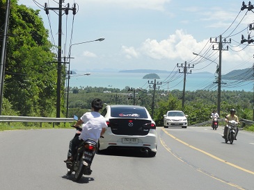 カタビーチからチャロンへ行く道での風景