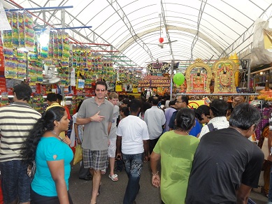 人でごった返している公園