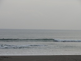 ちょっとタルメな波の木崎浜