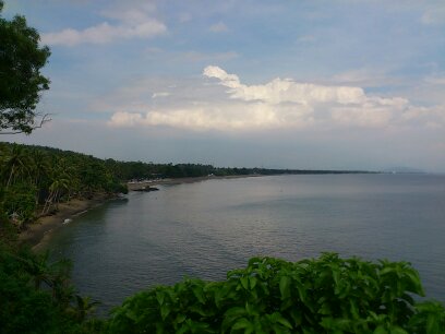 それにしても綺麗な海です