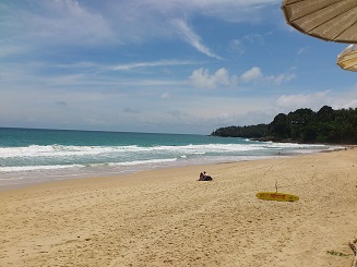 落ち着いたスリンビーチ