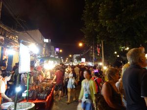 チェンマイのサンデーマーケット