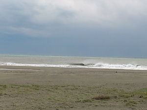小松海岸もちょっと荒れ気味