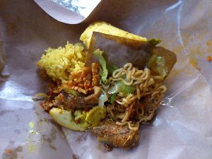 バリのローカル飯「ナシクニン」