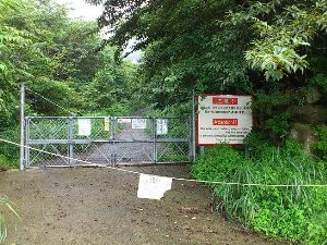 鍋山の湯の入り口