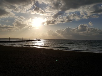 福井の三国海水浴場の夕日