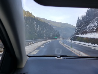 桟橋でいい波を乗り放題