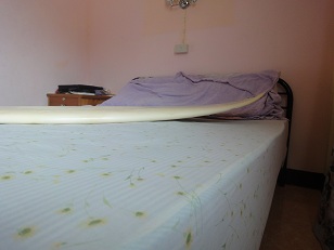 ロッカーがそこそこ反ってます