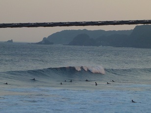 パワーのありそうな波です。どのようなライディングが出来るでしょうか？