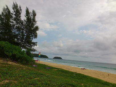 カロンビーチは北側だけしか波乗りできません