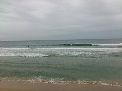 まずまず遊べる国府で波乗り