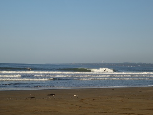 コンパクトサイズの柴垣で波乗り