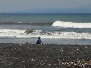 サヌールビーチはバリ島でも数少ないレギュラーのポイントです