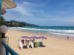 スリンビーチ沿いのレストランからの眺め