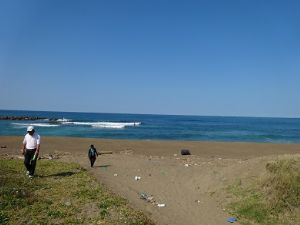 鷹巣新港ポイントの駐車場の正面