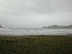 普段は大人しい弓ヶ浜ですが、今日は荒れ模様です