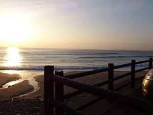 恋ヶ浦サーフィンポイントの朝日