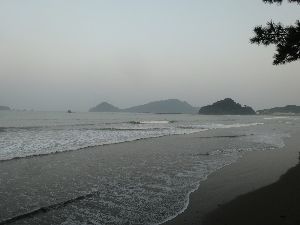 大堂津サーフィンポイントの右の写真