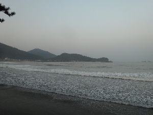 大堂津サーフィンポイントの左の写真