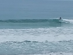 きれいにウネリの入った大岐の浜