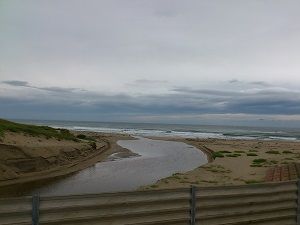 波があるけど無人のサーフィンポイント黒松