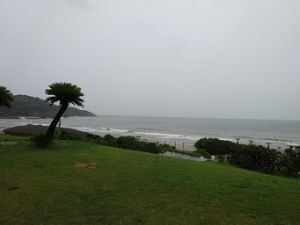 曇りの千畳サーフィンポイントの右