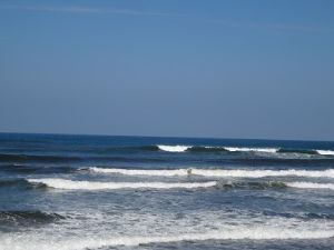 綺麗なライトの波が入った船磯サーフィンポイント