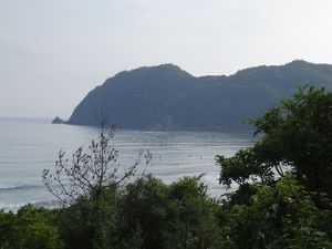 東浜サーフィンポイントの右